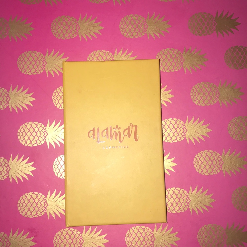 Alamar Cosmetics Eyeshadow Palette
